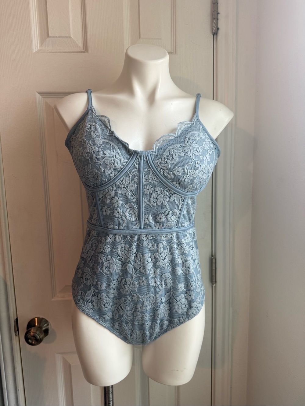 Scalloped Lace Underwire Bodysuit in Dusty Blue